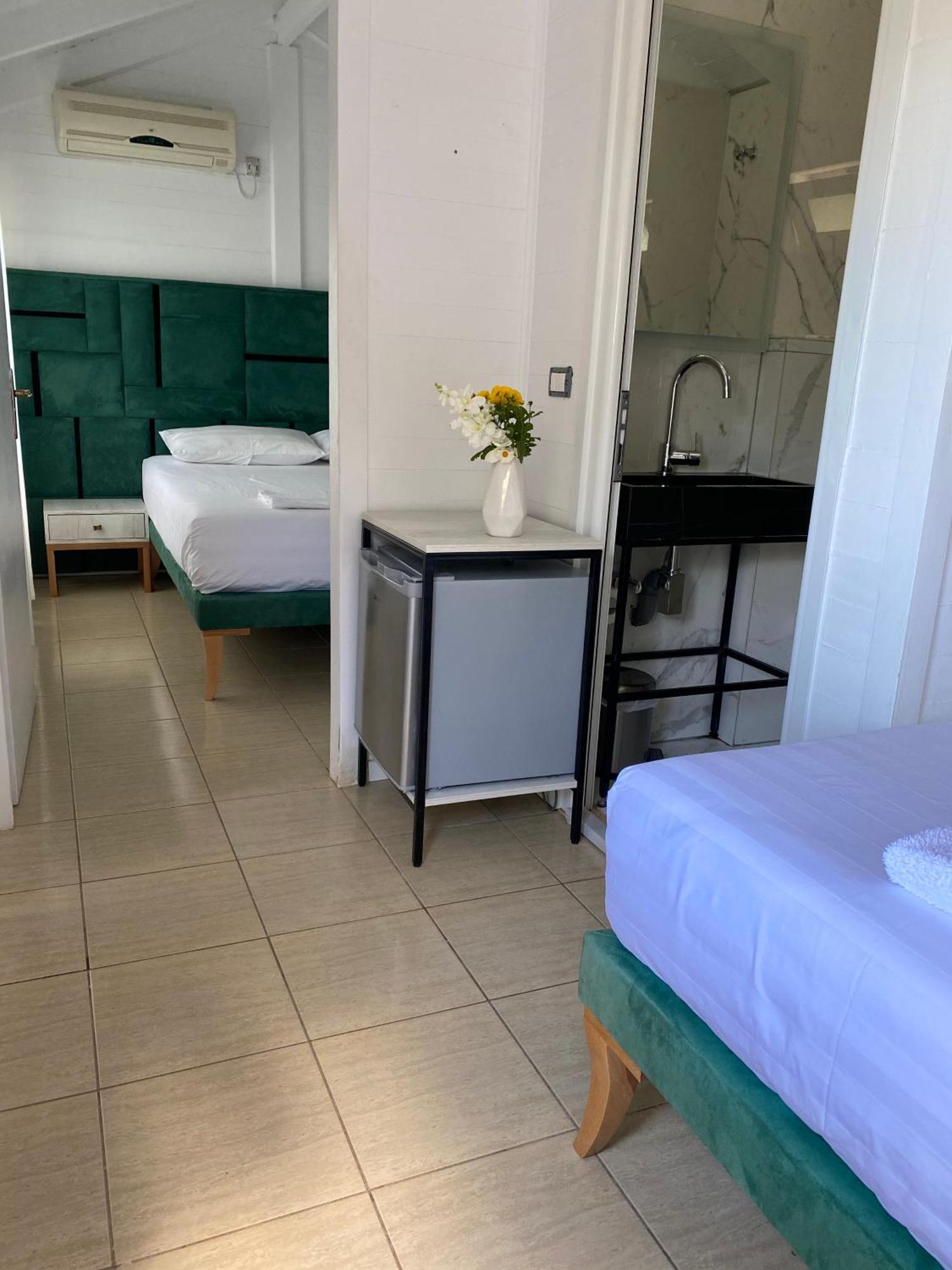 Alevra Hotell Dhërmi Eksteriør bilde