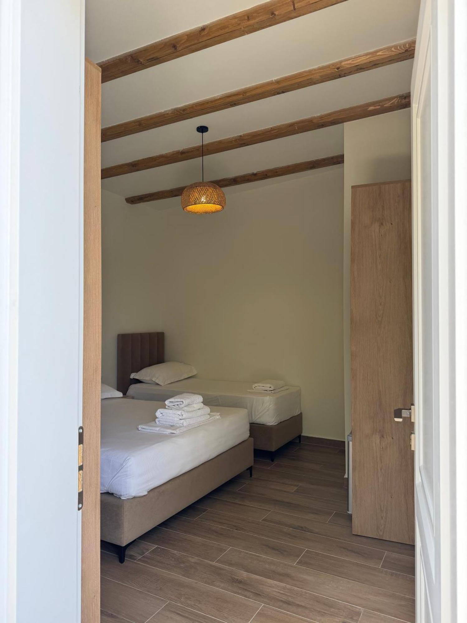 Alevra Hotell Dhërmi Eksteriør bilde